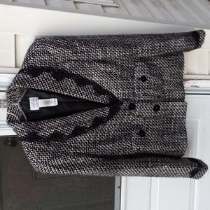 Lined professional black and and white suit jacket